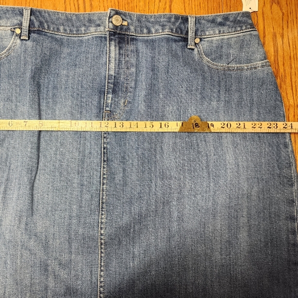 NWT TALBOTS BLUE DENIM SKIRT EMBOSSED FLORAL PLUS SIZE 16W $99 - Picture 5 of 10